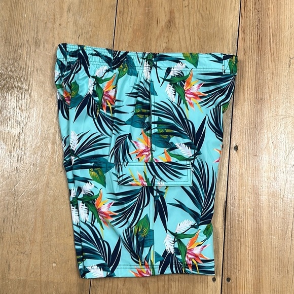 CLUB Room men's green/ blue Hawaiian  lined cargo style swim trunks. size M NWOT - Picture 3 of 7